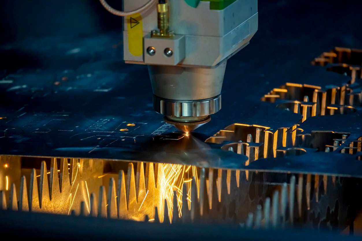 Difference between metal CNC machine and metal laser cutting machine